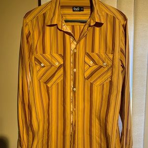 D & G men button shirt. It’s a size medium in good condition